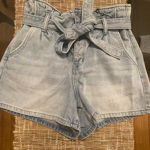 American Eagle high wasted paperbag shorts